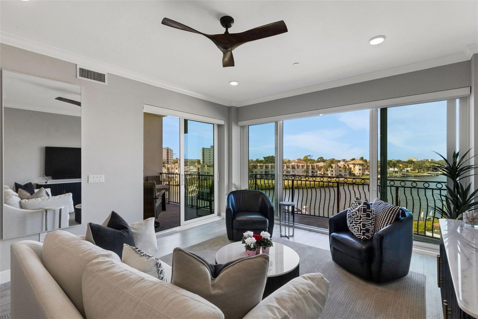 Listing photo id 13 for 501 Tamiami Trail N 402