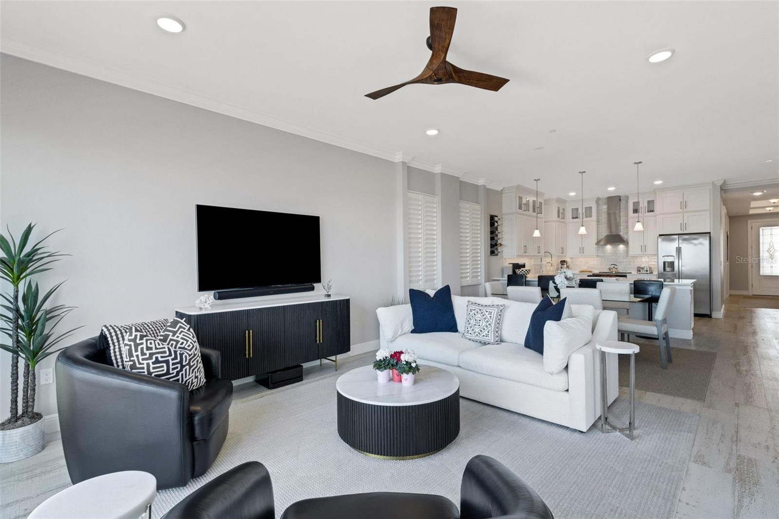 Listing photo id 14 for 501 Tamiami Trail N 402