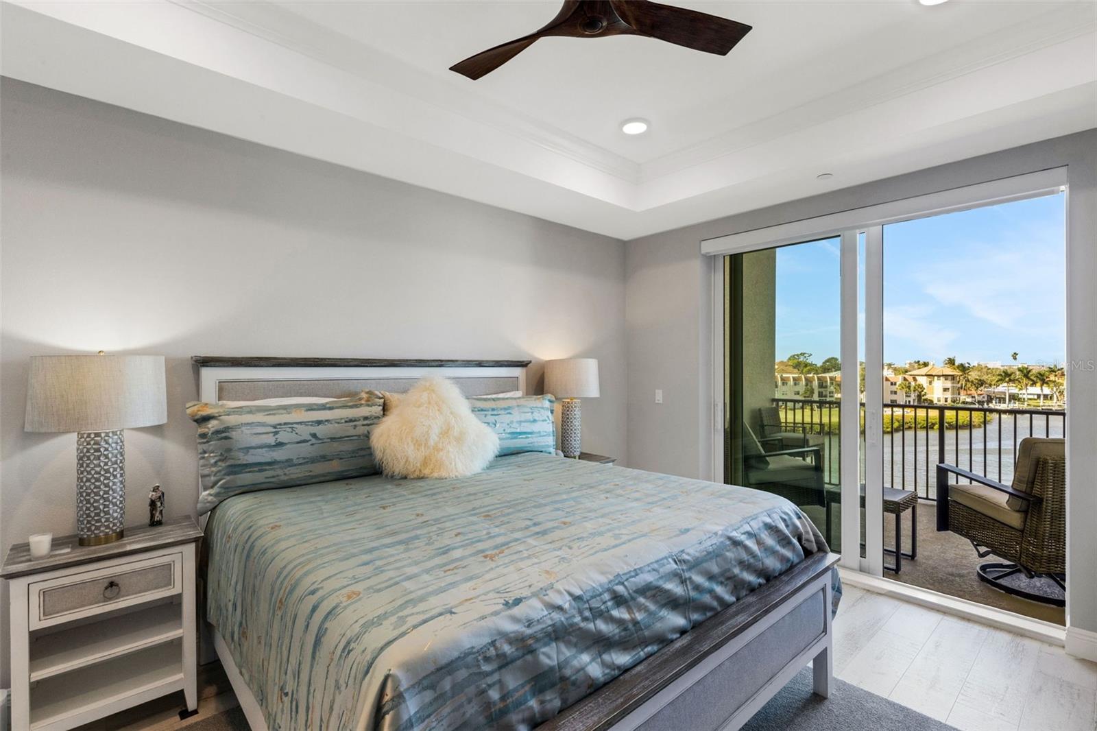 Listing photo id 17 for 501 Tamiami Trail N 402