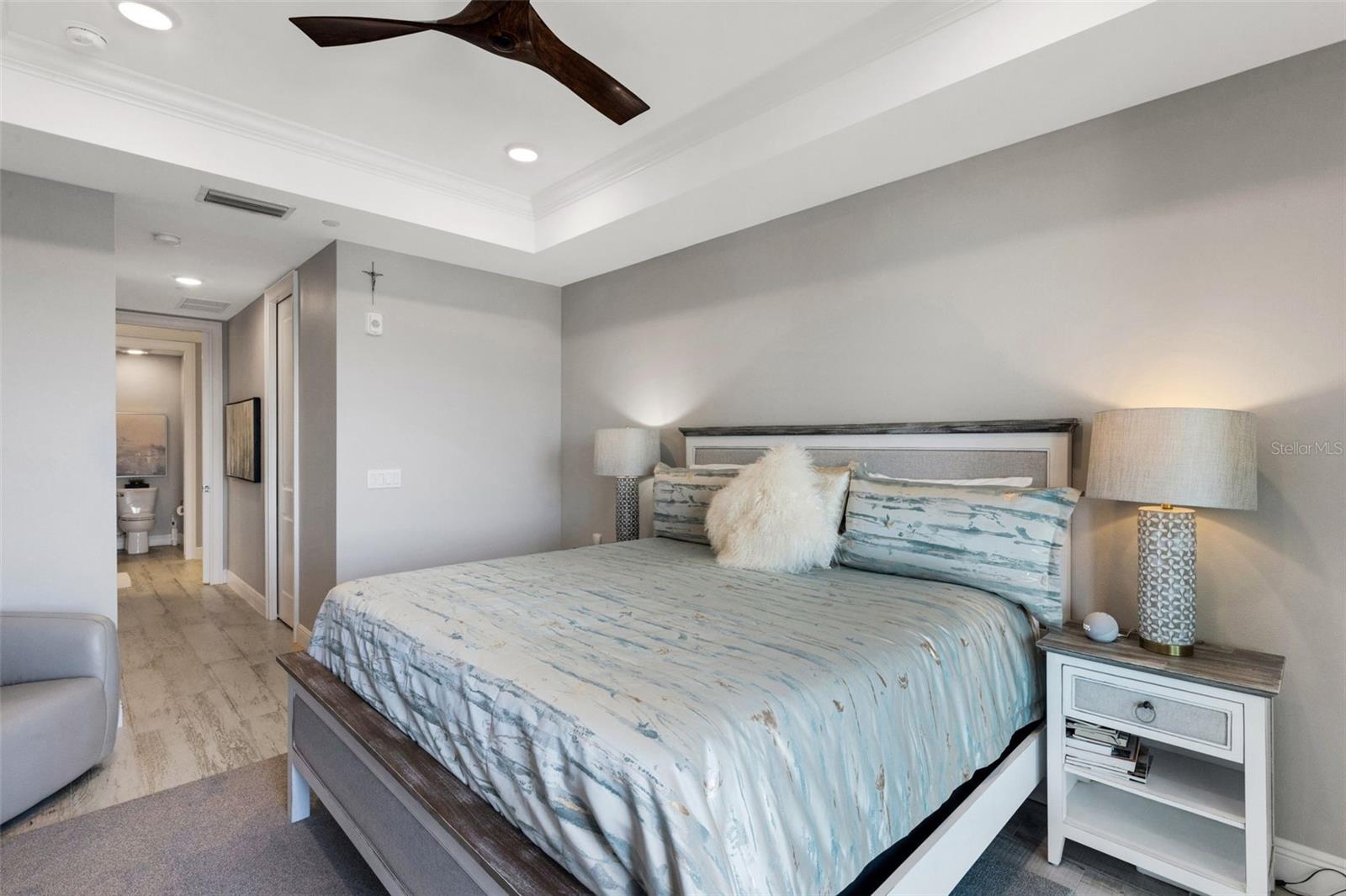 Listing photo id 19 for 501 Tamiami Trail N 402