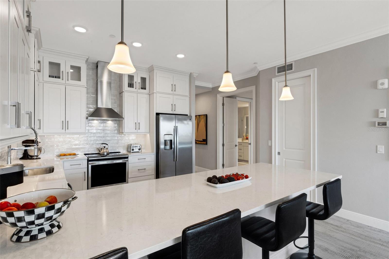 Listing photo id 24 for 501 Tamiami Trail N 402