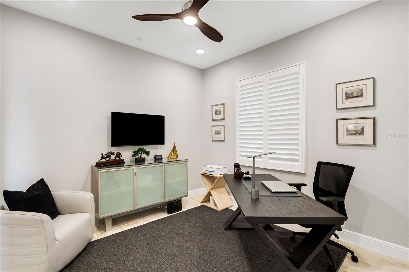 Listing photo id 26 for 501 Tamiami Trail N 402