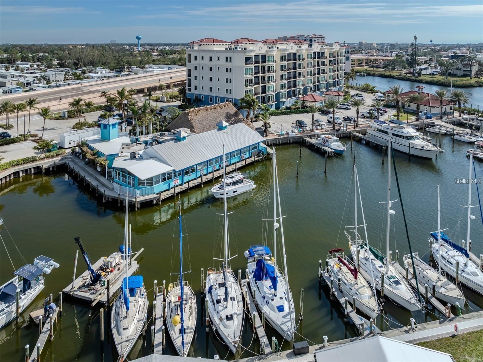 Listing photo id 1 for 501 Tamiami Trail N 402