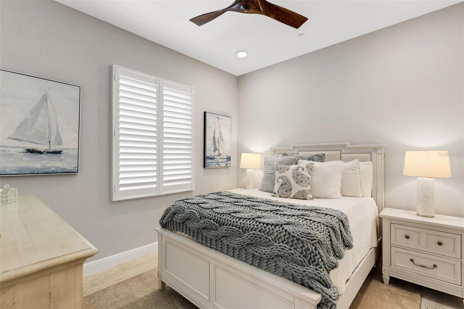 Listing photo id 30 for 501 Tamiami Trail N 402