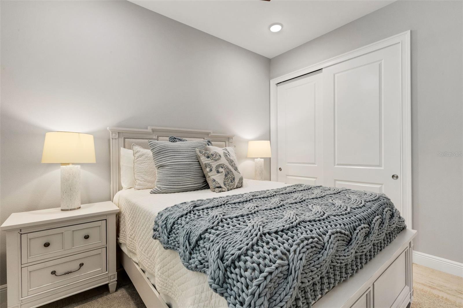 Listing photo id 31 for 501 Tamiami Trail N 402