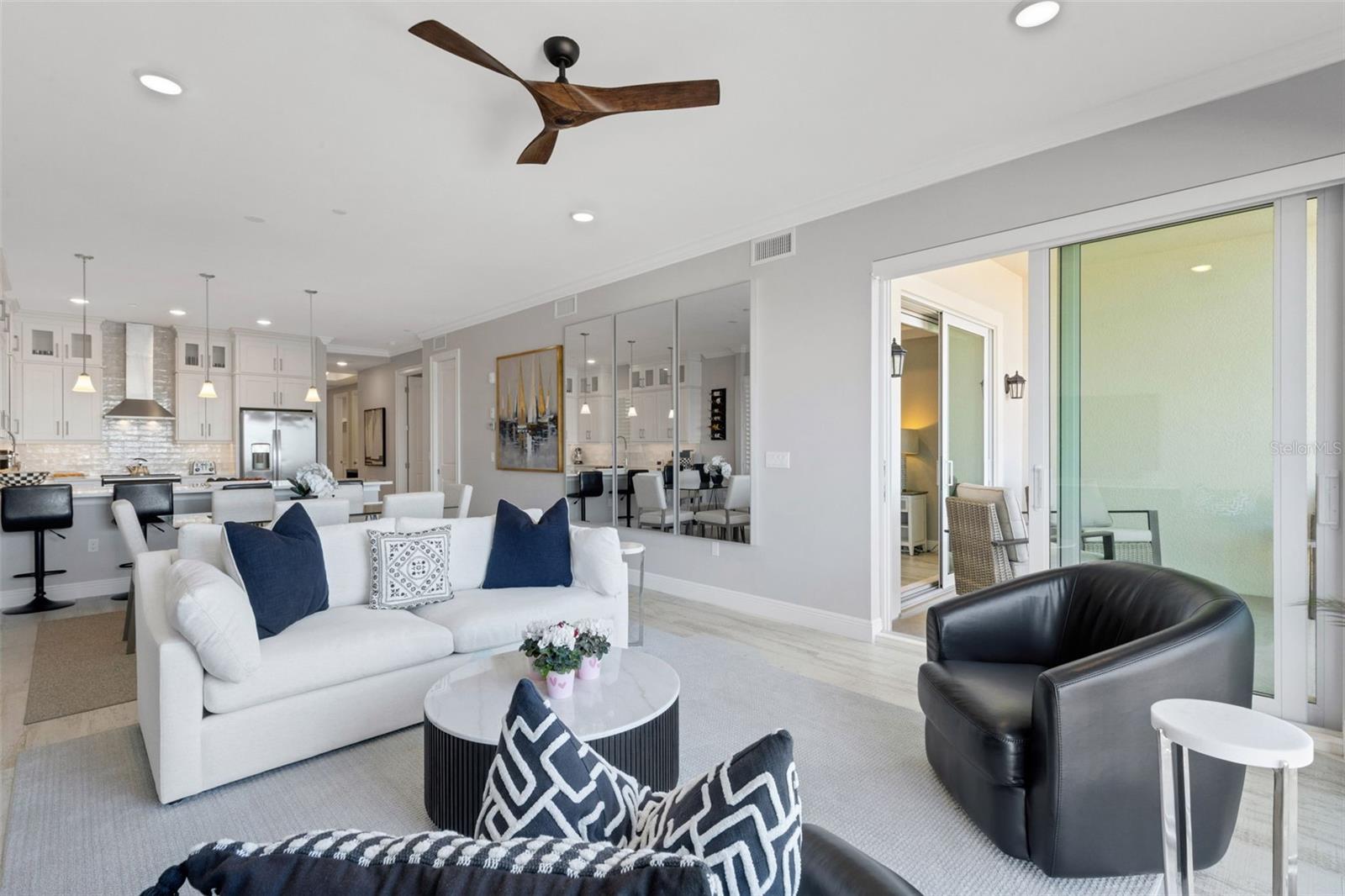 Listing photo id 35 for 501 Tamiami Trail N 402