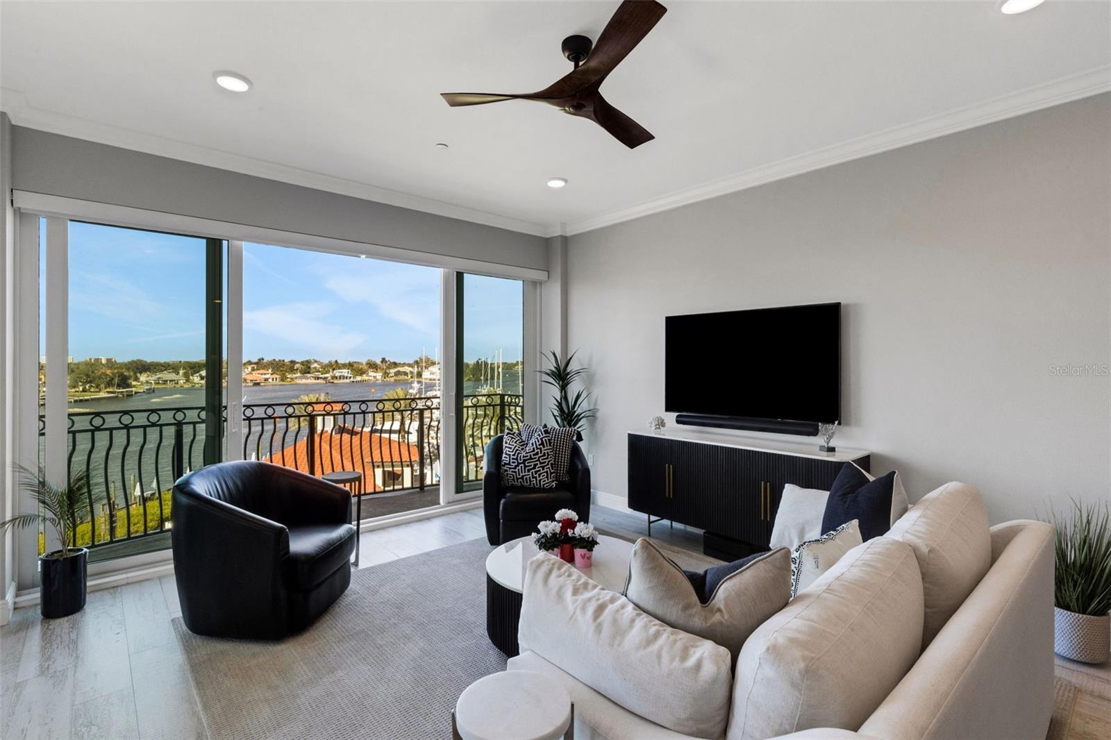 Listing photo id 36 for 501 Tamiami Trail N 402