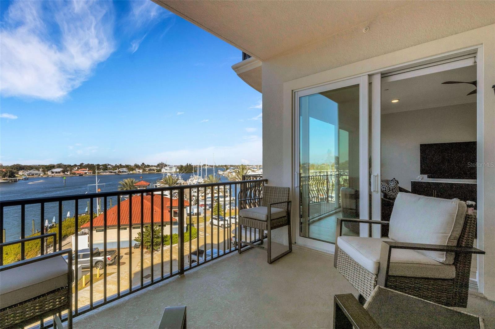 Listing photo id 38 for 501 Tamiami Trail N 402