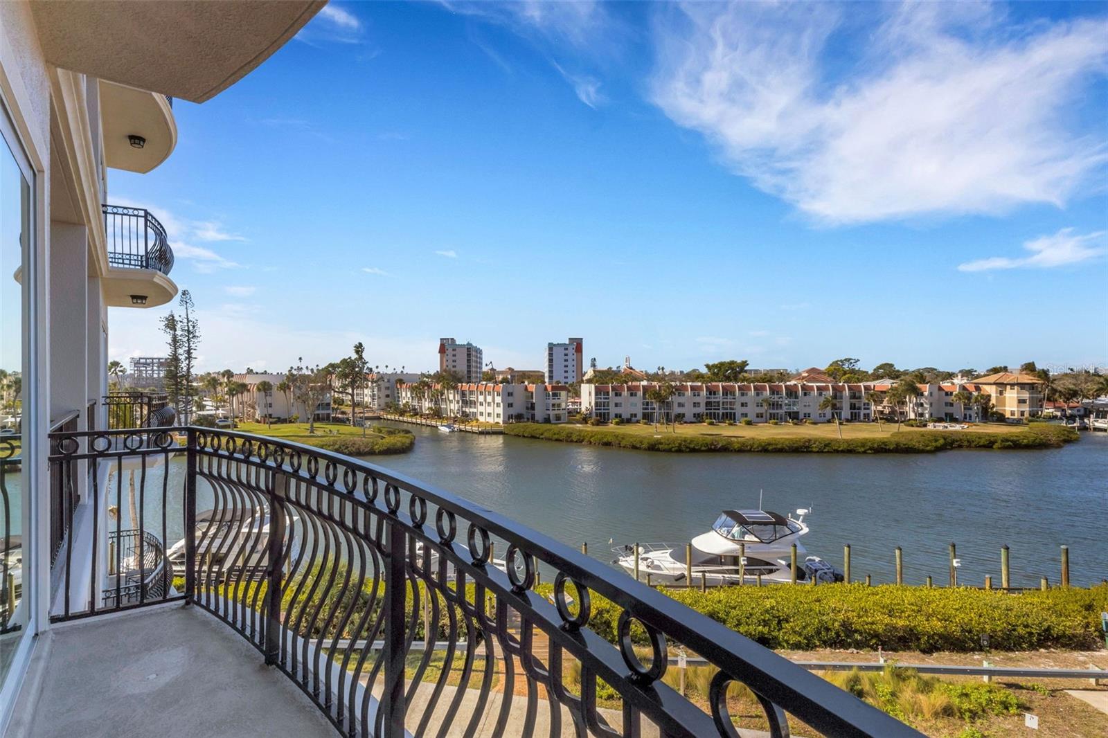 Listing photo id 40 for 501 Tamiami Trail N 402