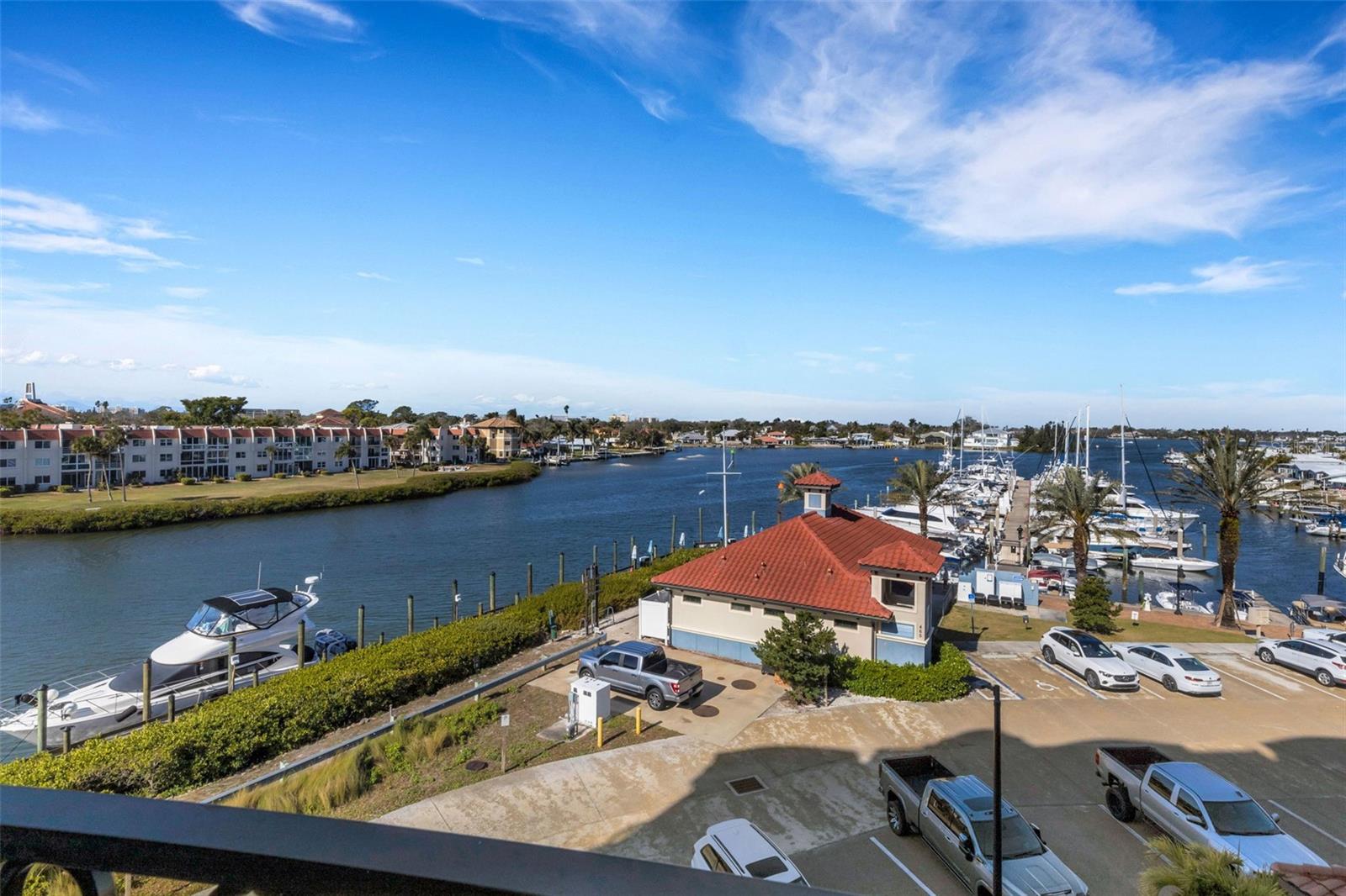 Listing photo id 41 for 501 Tamiami Trail N 402