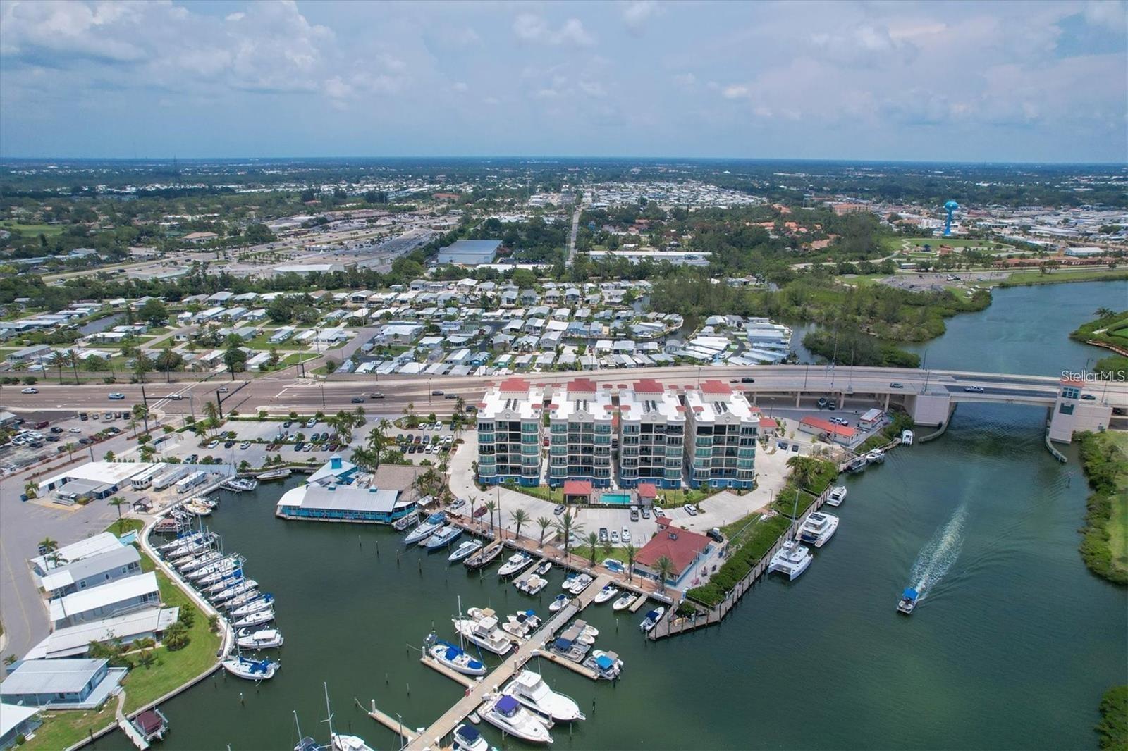 Listing photo id 47 for 501 Tamiami Trail N 402