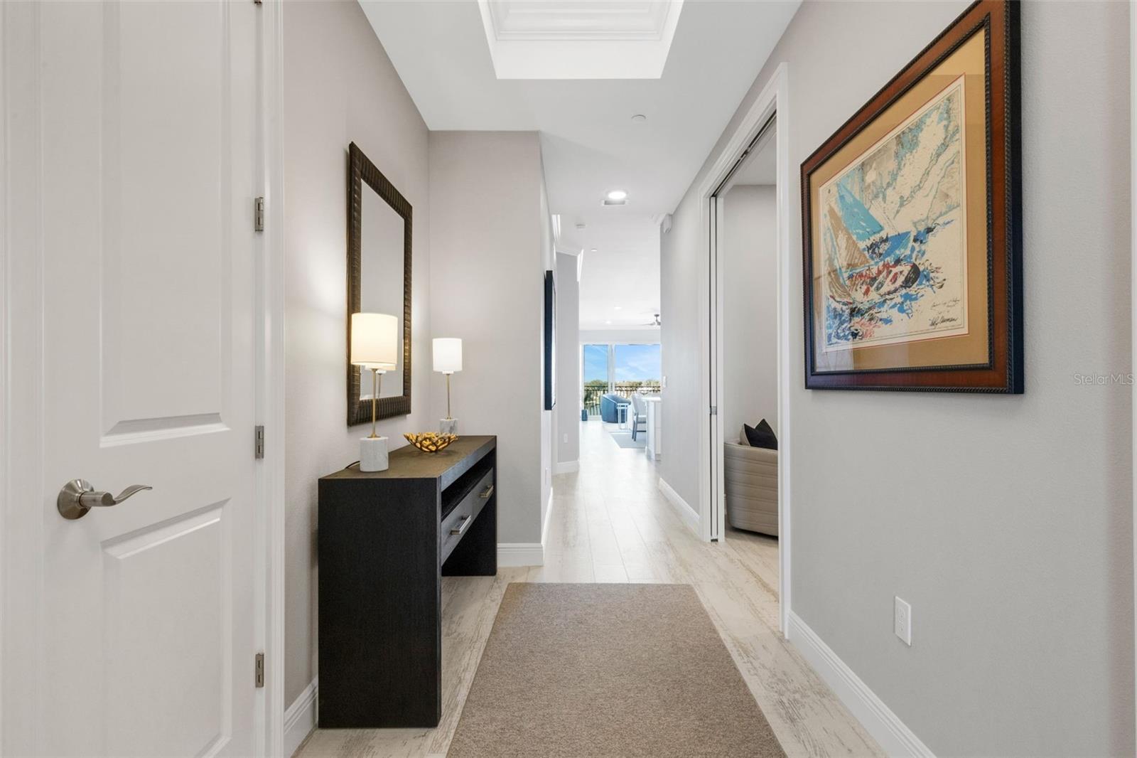 Listing photo id 4 for 501 Tamiami Trail N 402