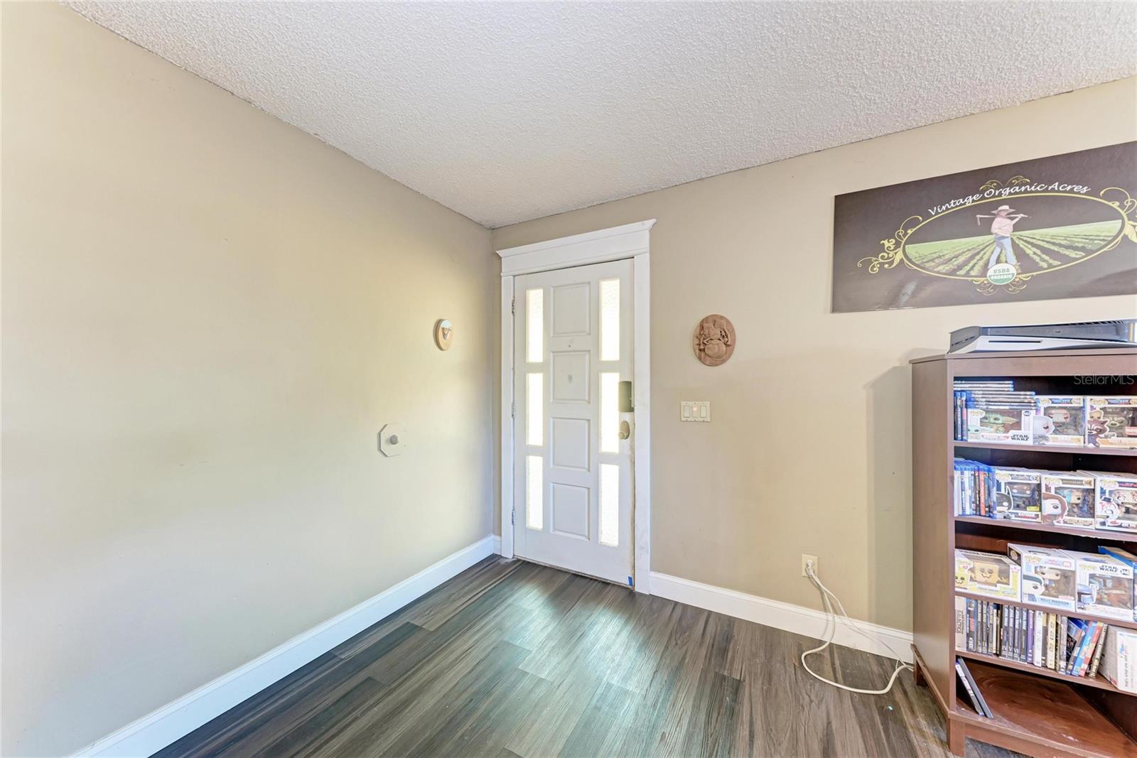 Image 8 of 88 For 1499 17th Street W