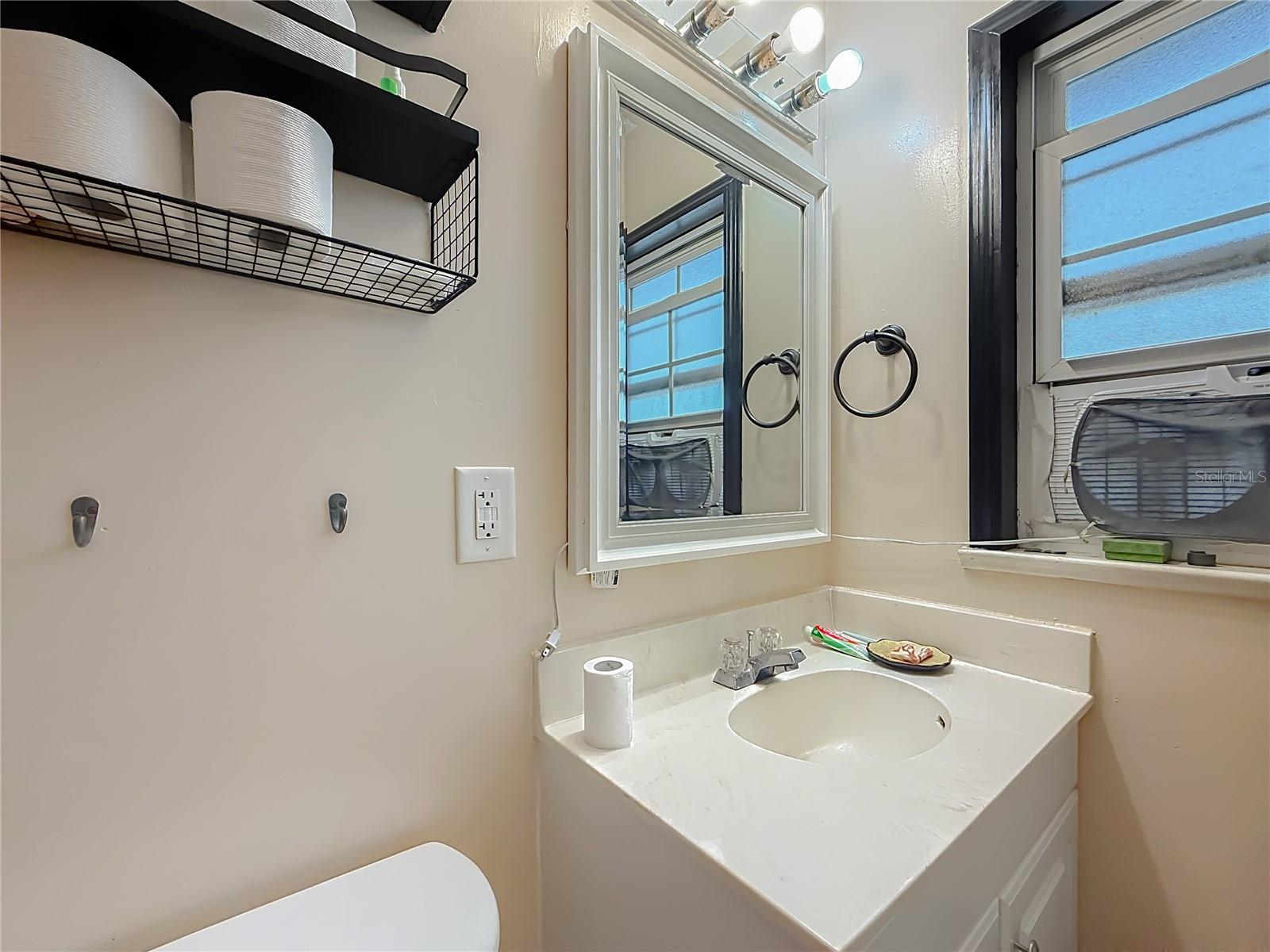 Image 21 of 27 For 1809 6th Street