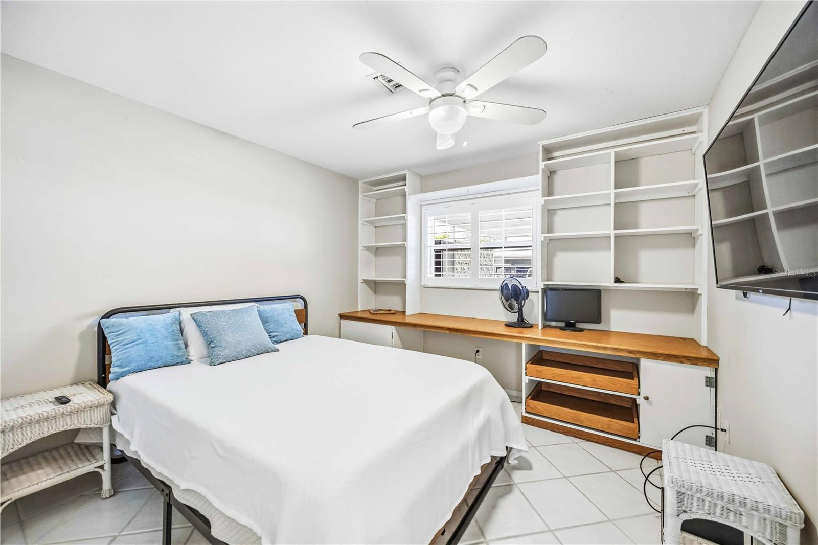 Image 14 of 56 For 1015 Beach Manor Circle 53