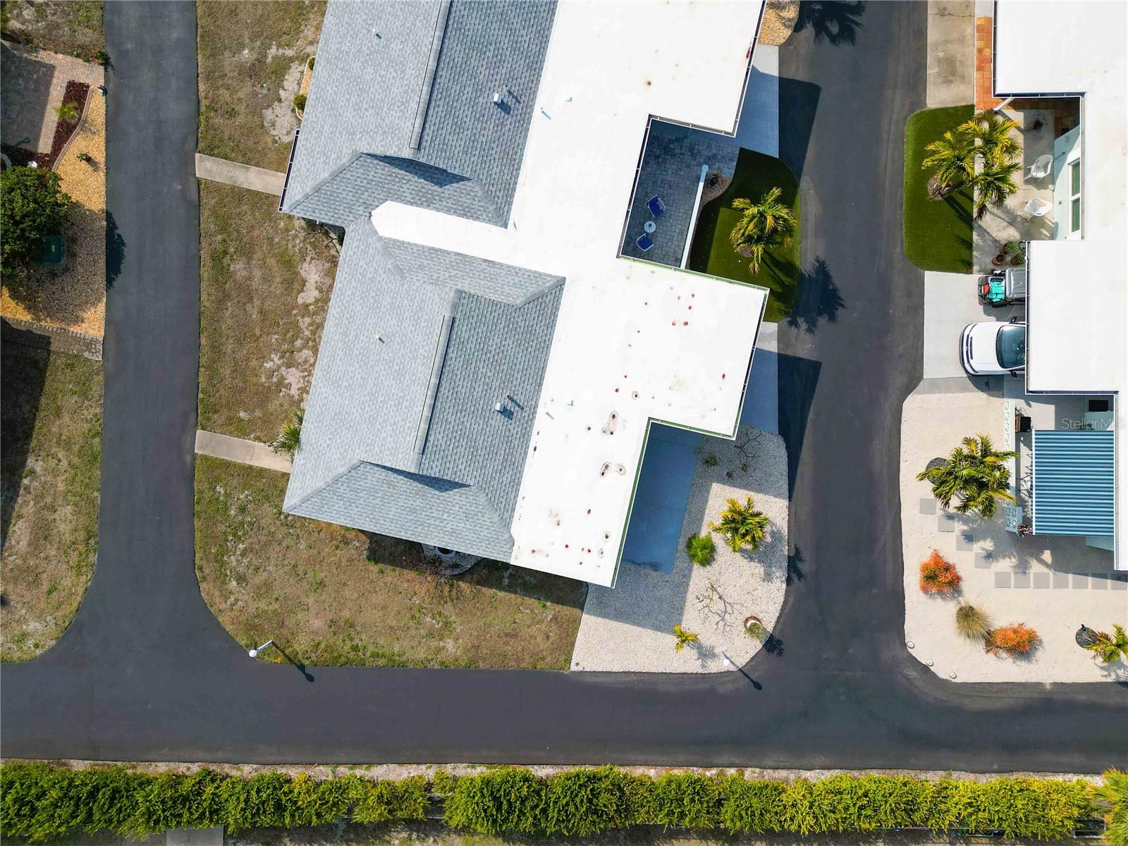 Image 21 of 56 For 1015 Beach Manor Circle 53