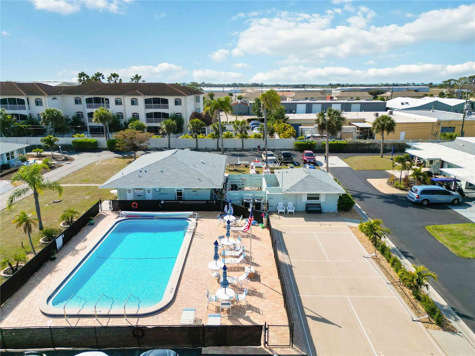 Image 22 of 56 For 1015 Beach Manor Circle 53