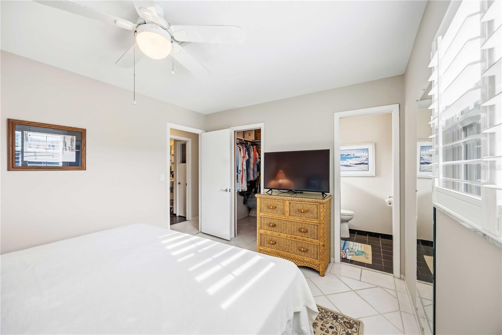 Image 35 of 56 For 1015 Beach Manor Circle 53