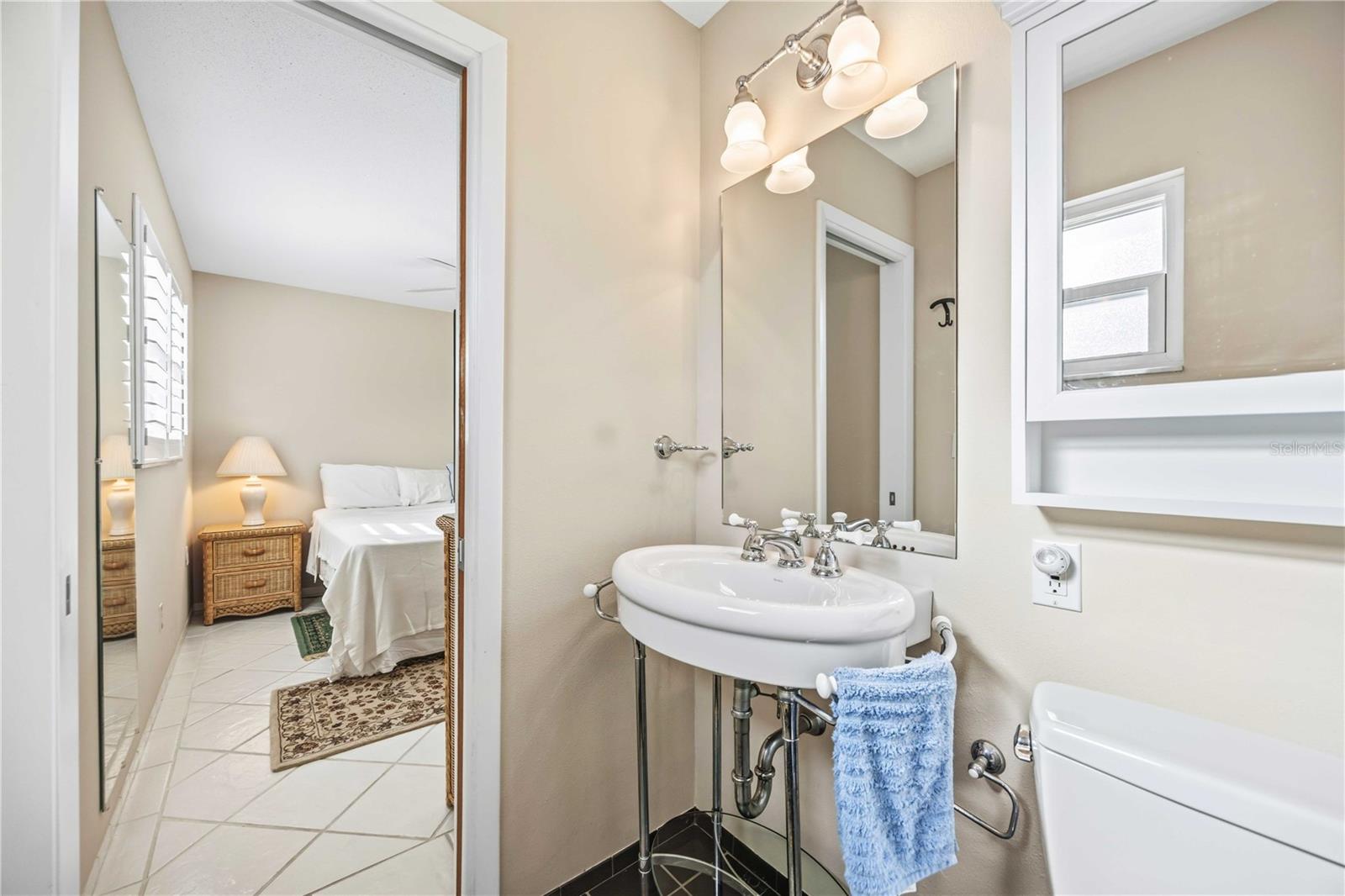 Image 37 of 56 For 1015 Beach Manor Circle 53