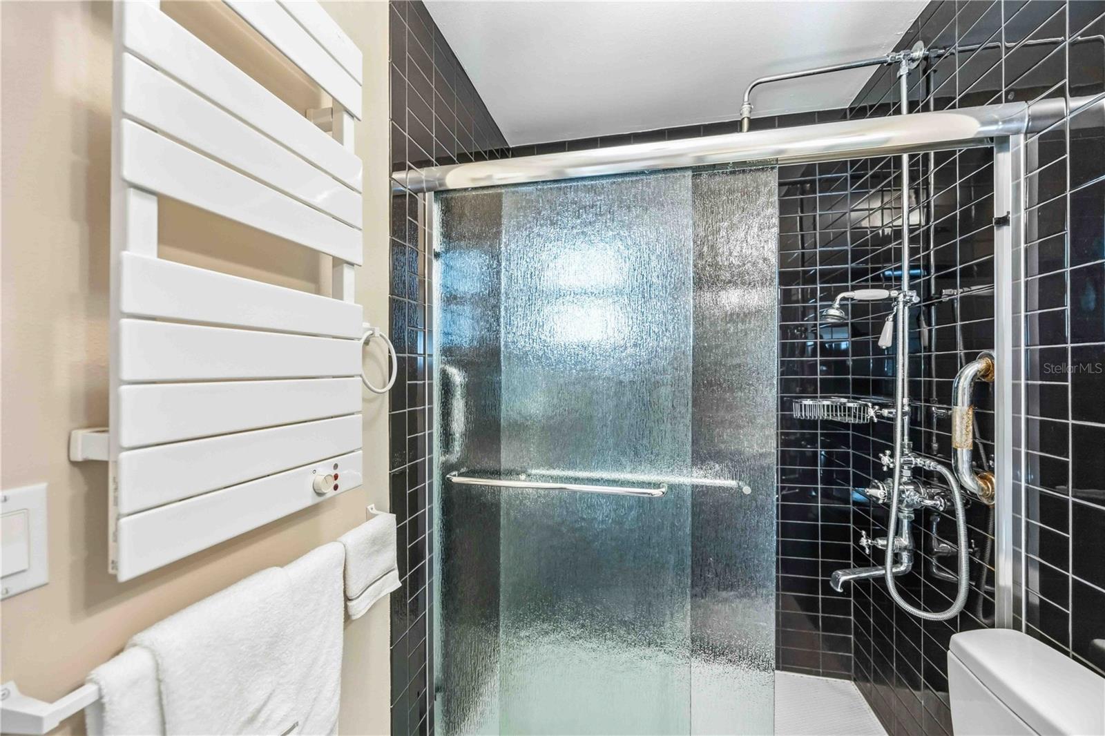 Image 38 of 56 For 1015 Beach Manor Circle 53