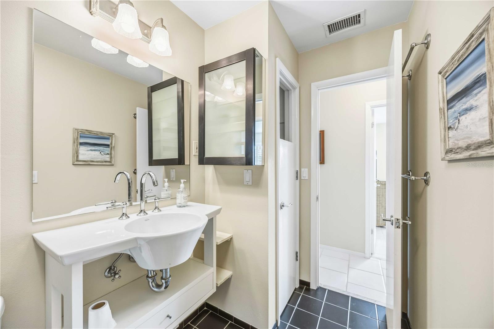 Image 39 of 56 For 1015 Beach Manor Circle 53