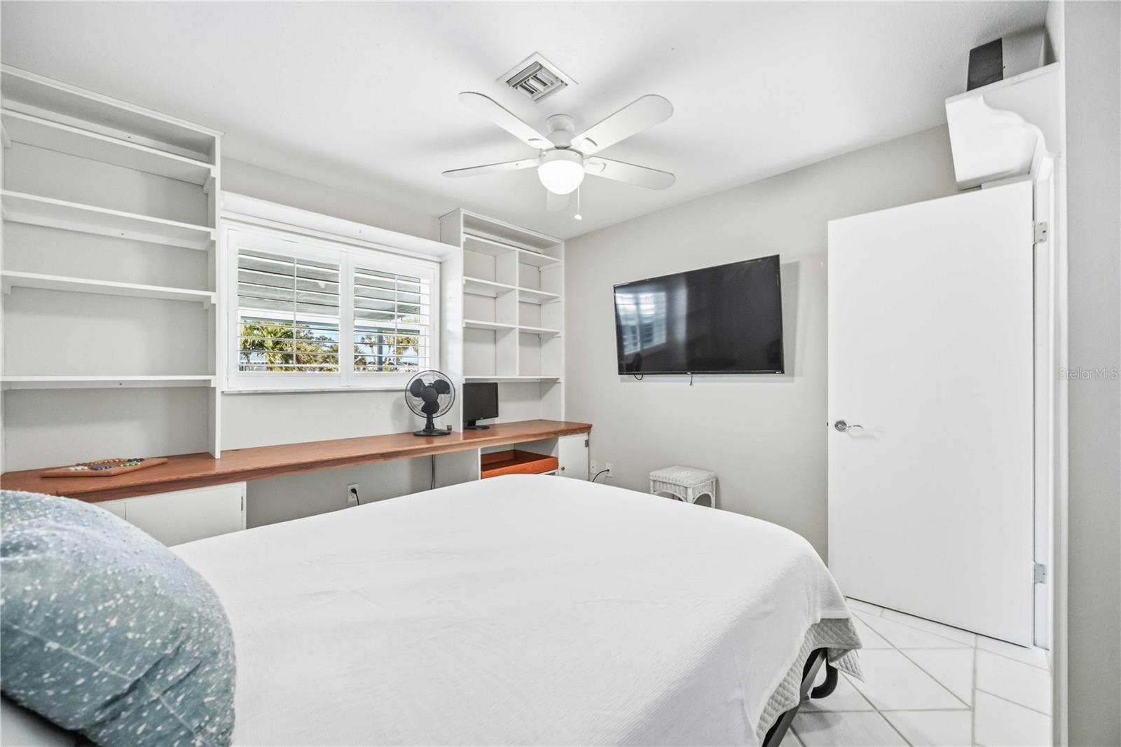 Image 42 of 56 For 1015 Beach Manor Circle 53