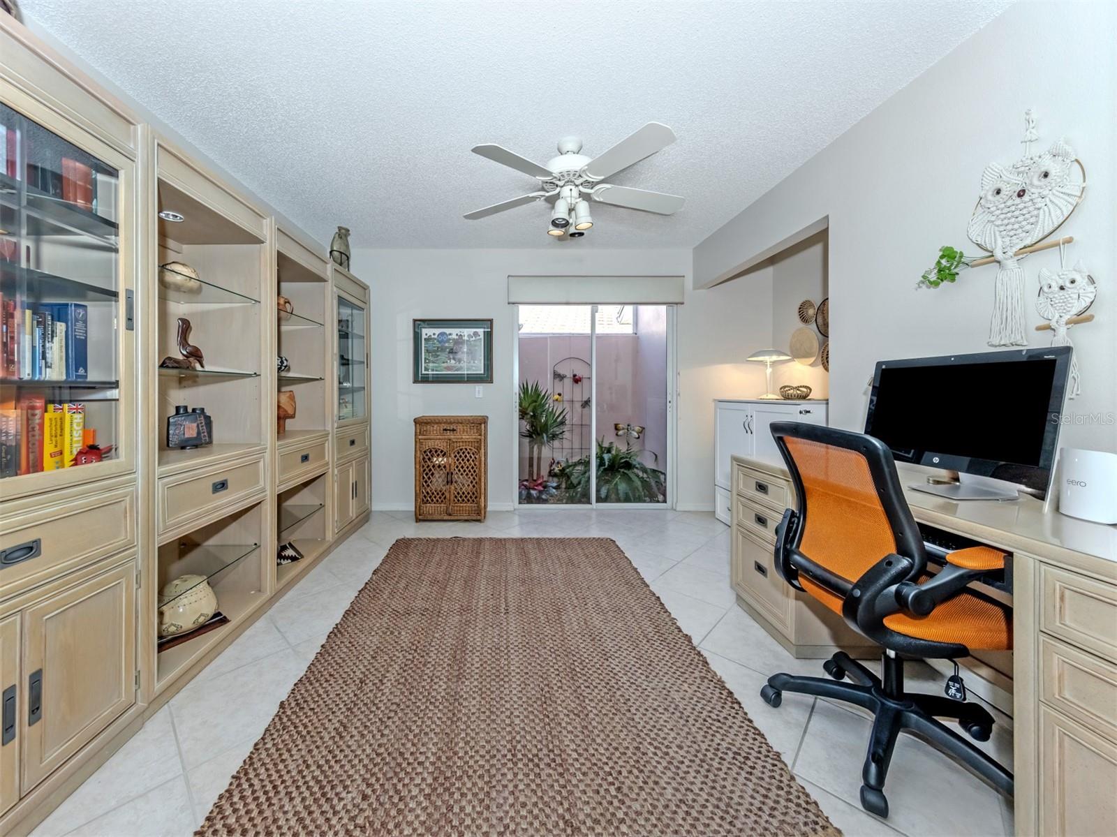 Image 12 of 80 For 575 Clubside Circle 35