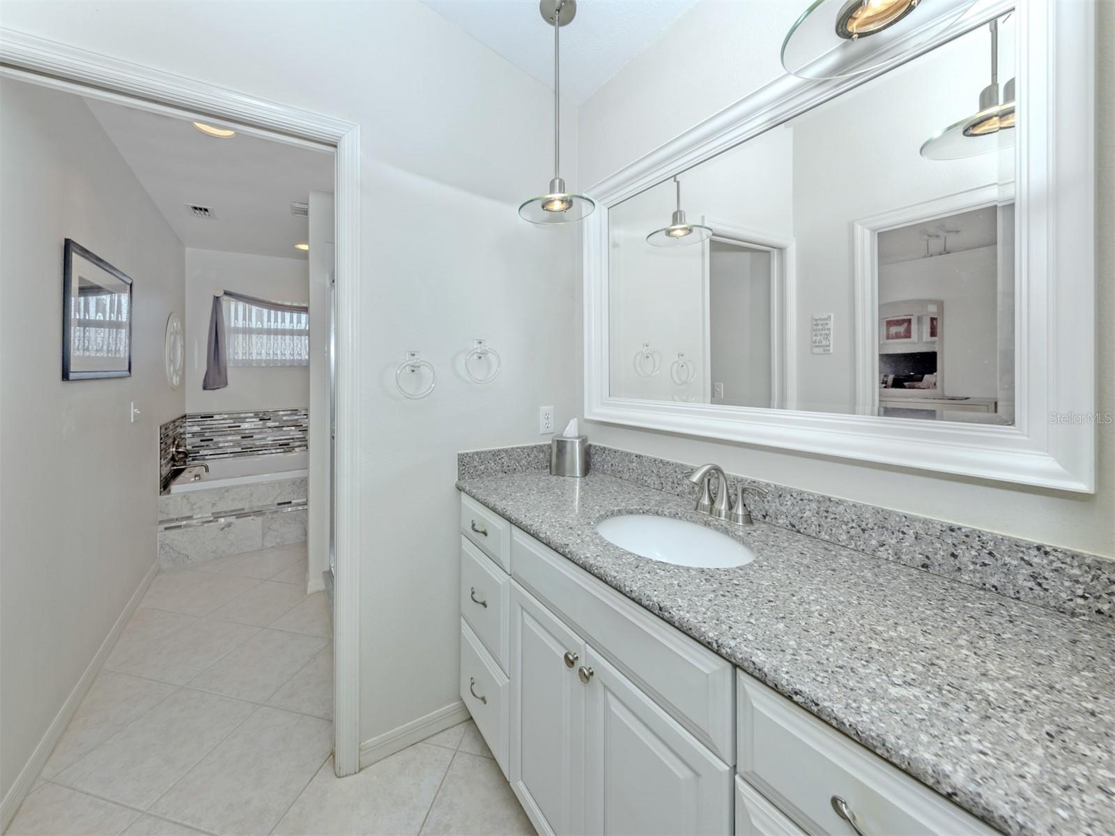 Image 18 of 80 For 575 Clubside Circle 35