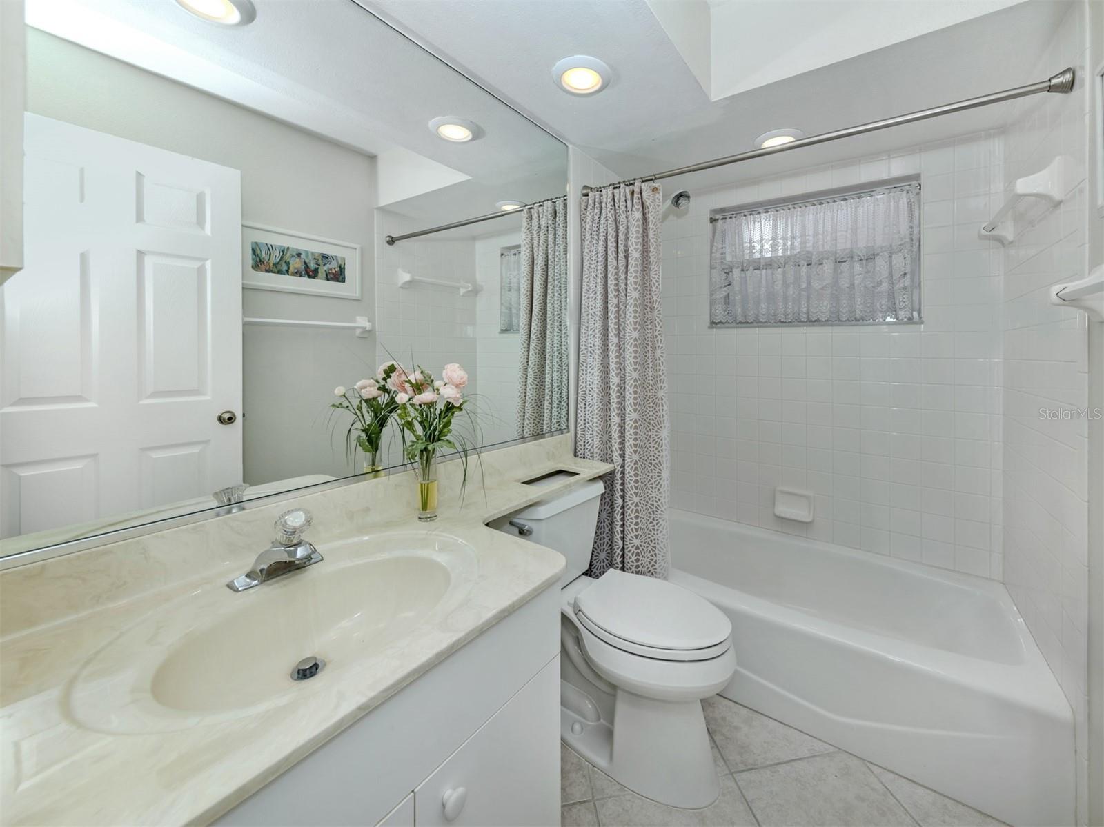 Image 21 of 80 For 575 Clubside Circle 35