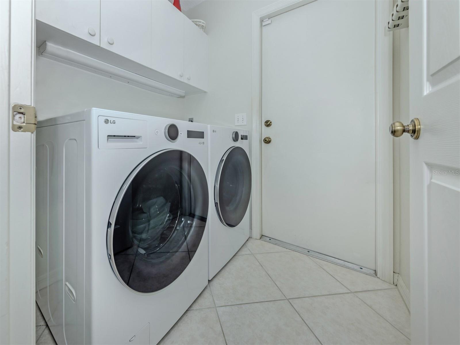 Image 22 of 80 For 575 Clubside Circle 35