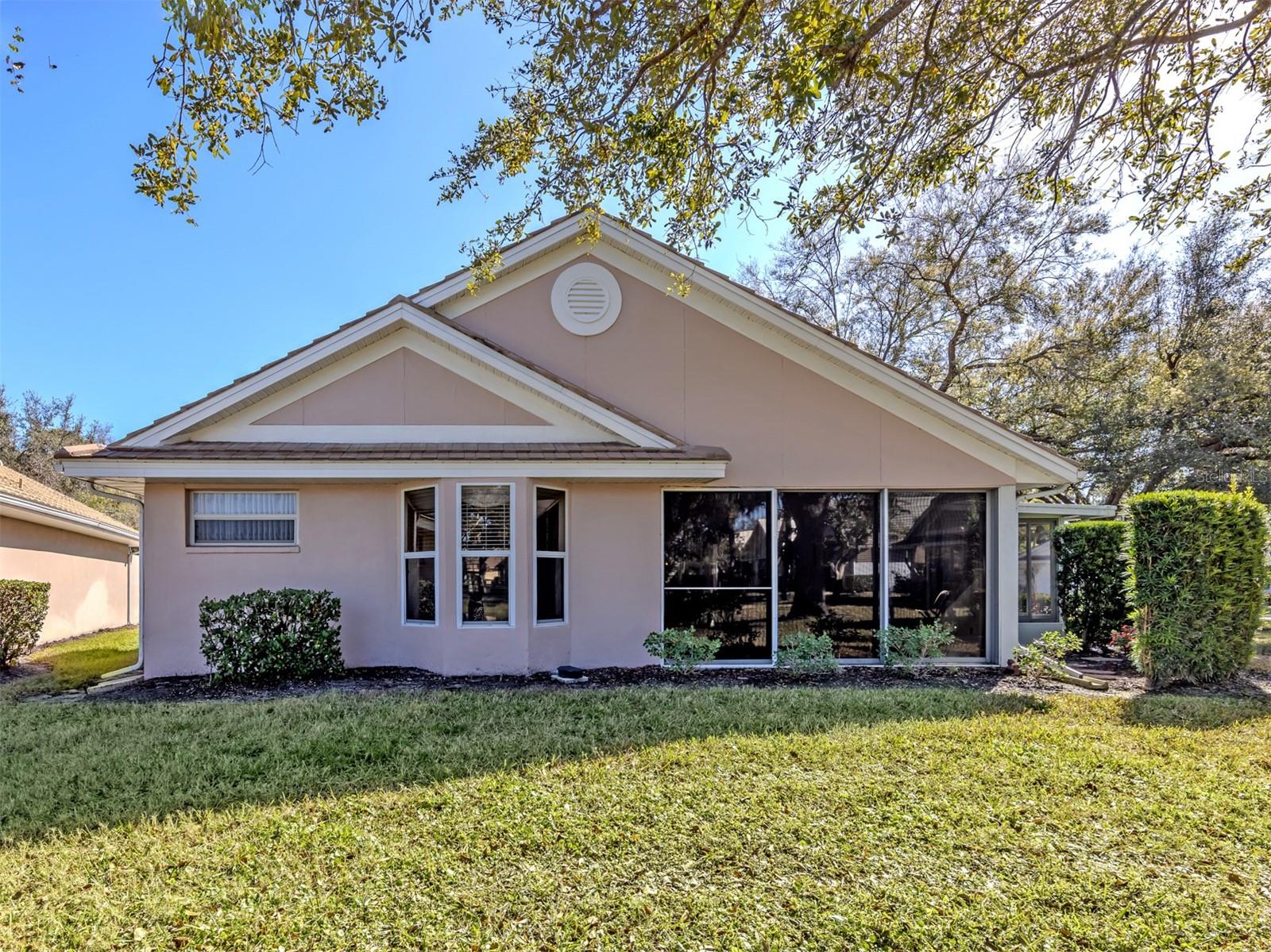 Image 26 of 80 For 575 Clubside Circle 35