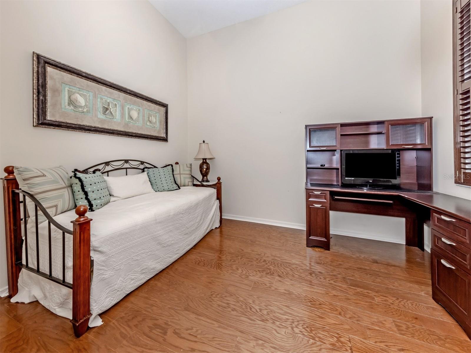 Image 24 of 86 For 620 Crossfield Circle 38