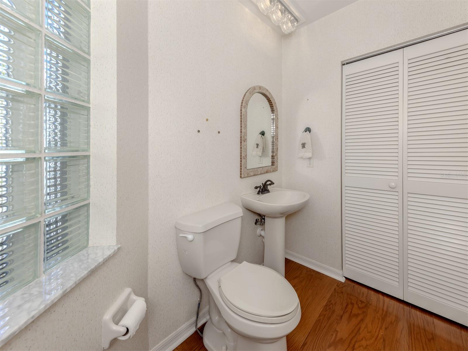 Image 25 of 86 For 620 Crossfield Circle 38