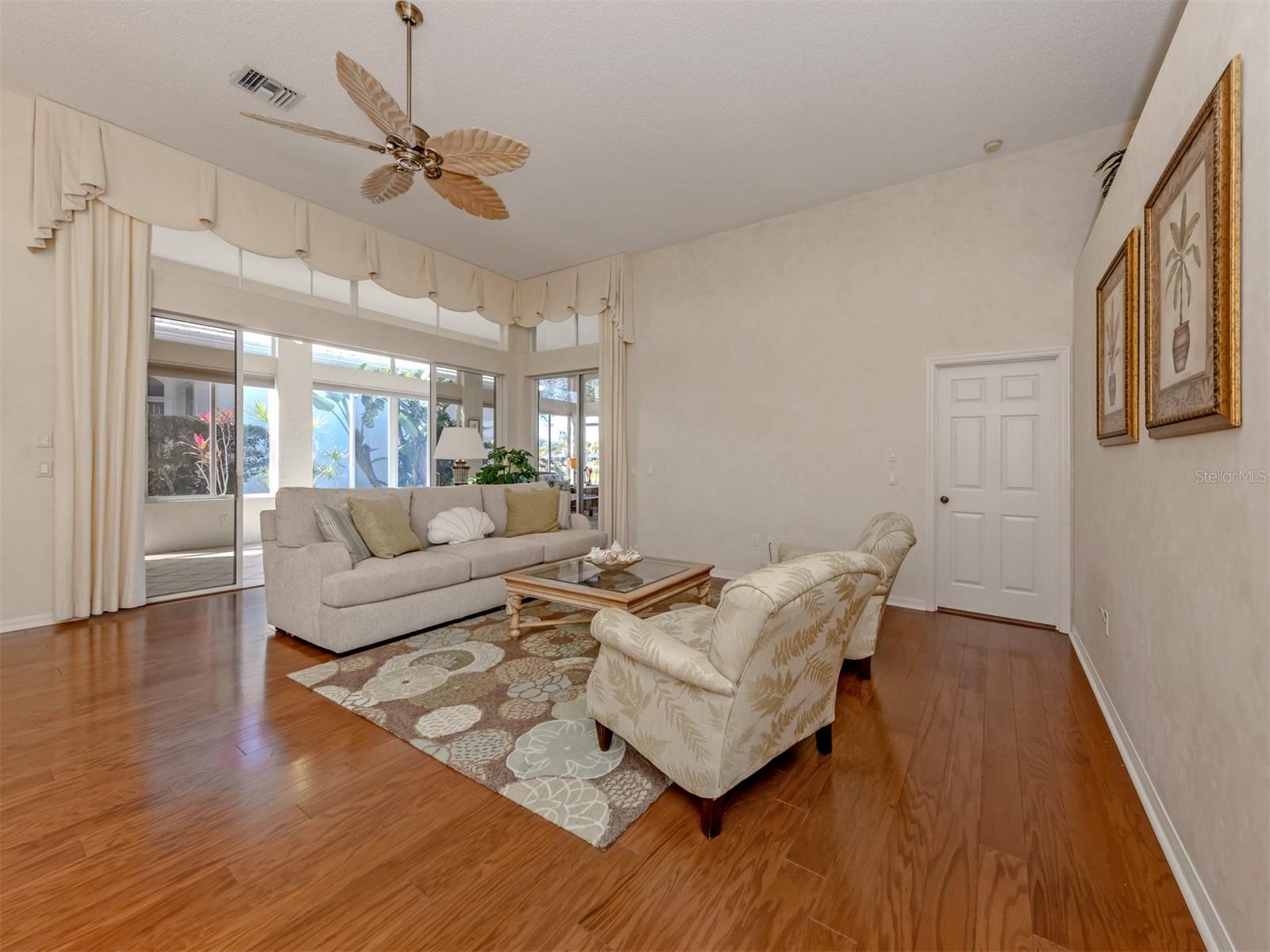 Image 9 of 86 For 620 Crossfield Circle 38