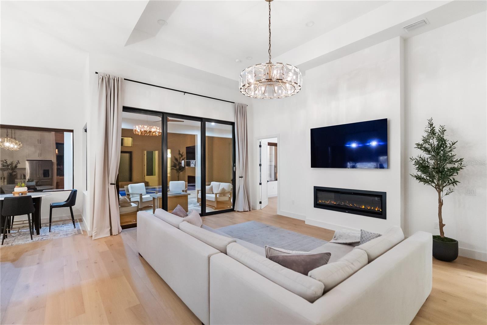 Image 19 of 94 For 13125 Irwin Drive