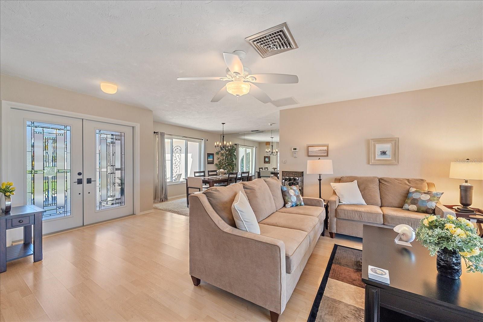 Listing photo id 8 for 1824 Raintree Lane