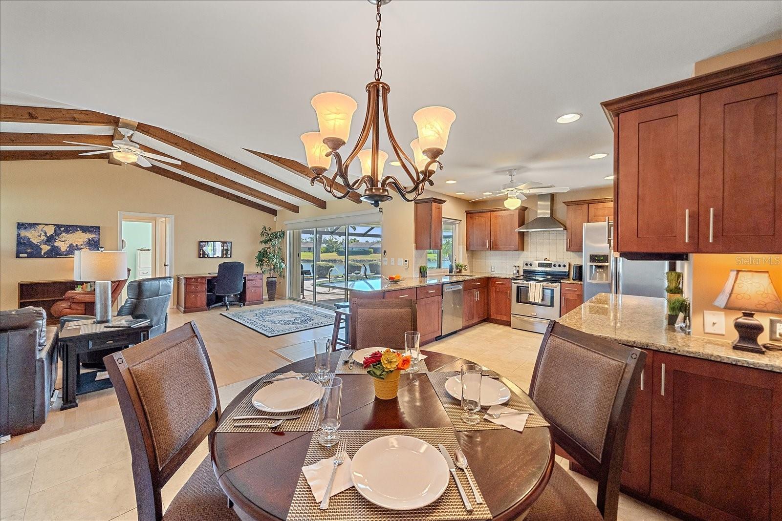 Listing photo id 13 for 1824 Raintree Lane