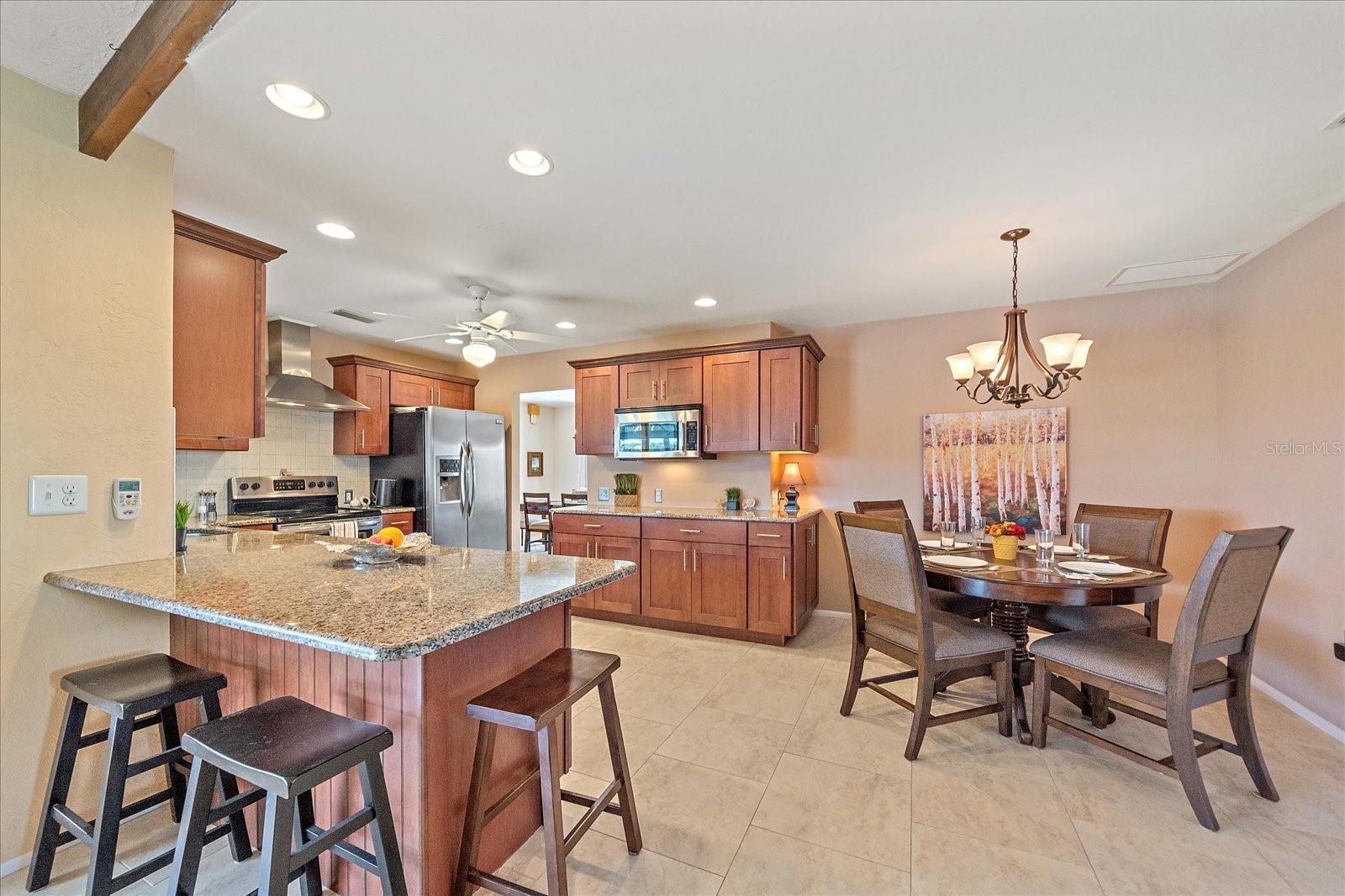 Listing photo id 14 for 1824 Raintree Lane