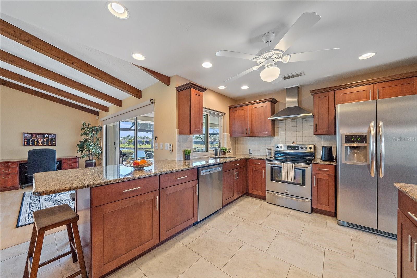 Listing photo id 16 for 1824 Raintree Lane