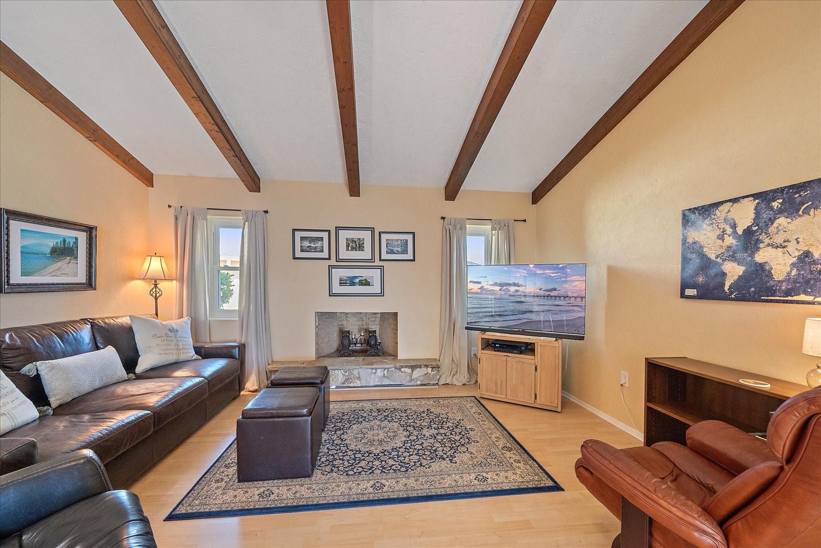 Listing photo id 21 for 1824 Raintree Lane