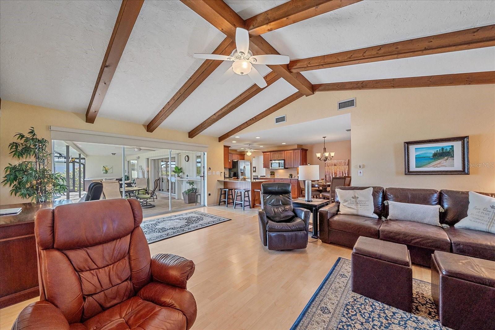 Listing photo id 22 for 1824 Raintree Lane