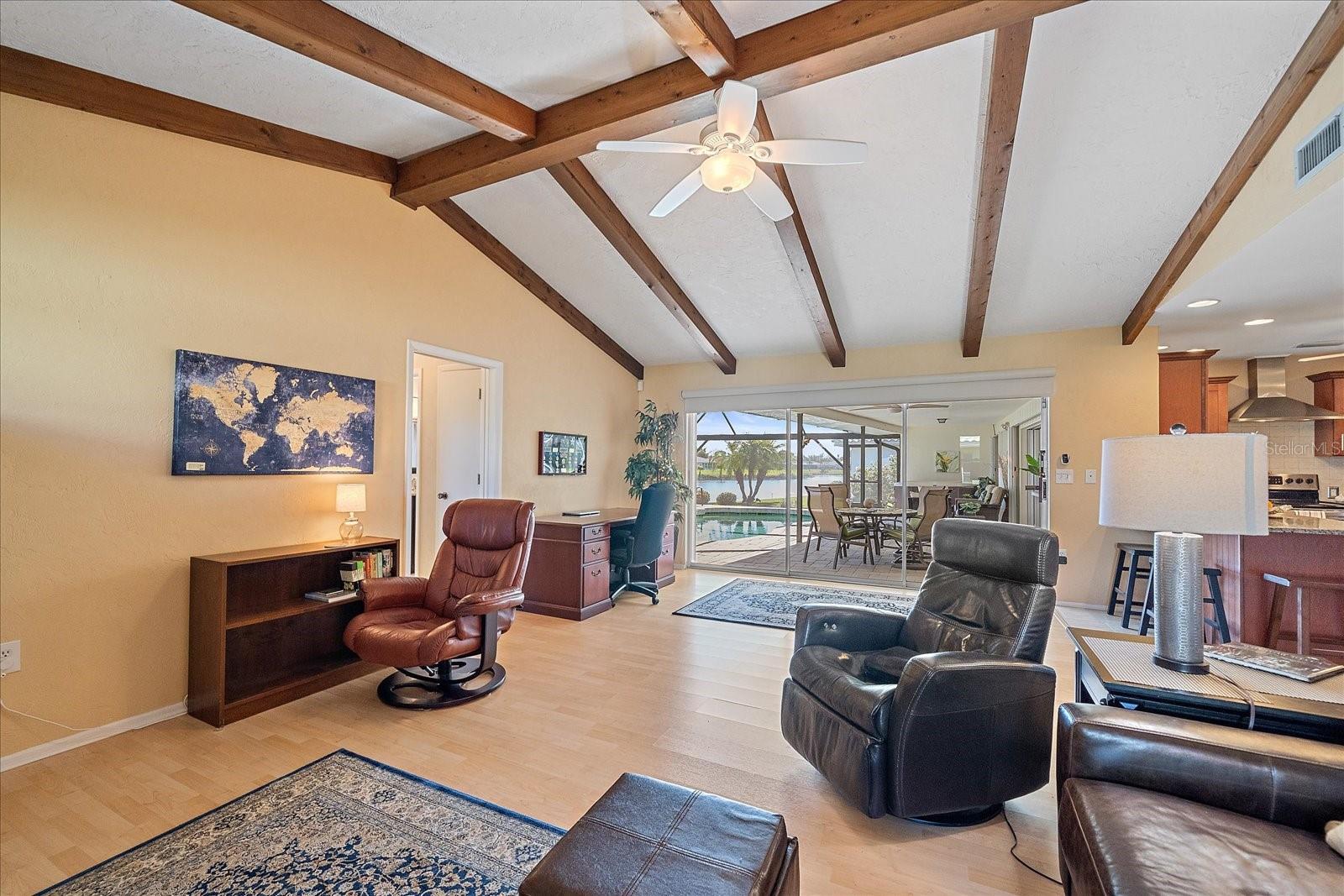 Listing photo id 23 for 1824 Raintree Lane