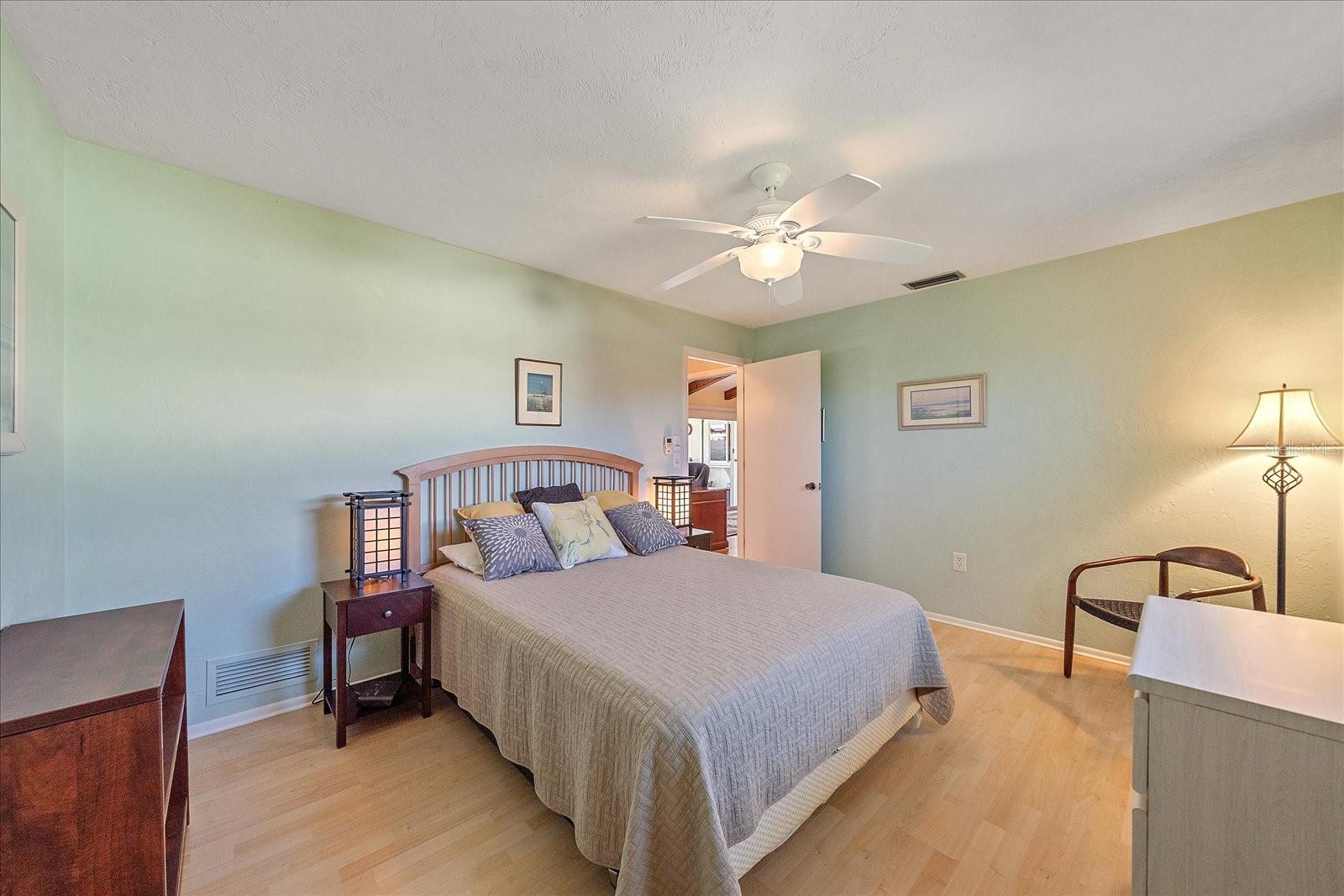 Listing photo id 29 for 1824 Raintree Lane