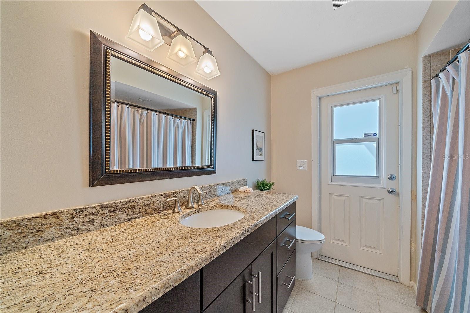 Listing photo id 32 for 1824 Raintree Lane