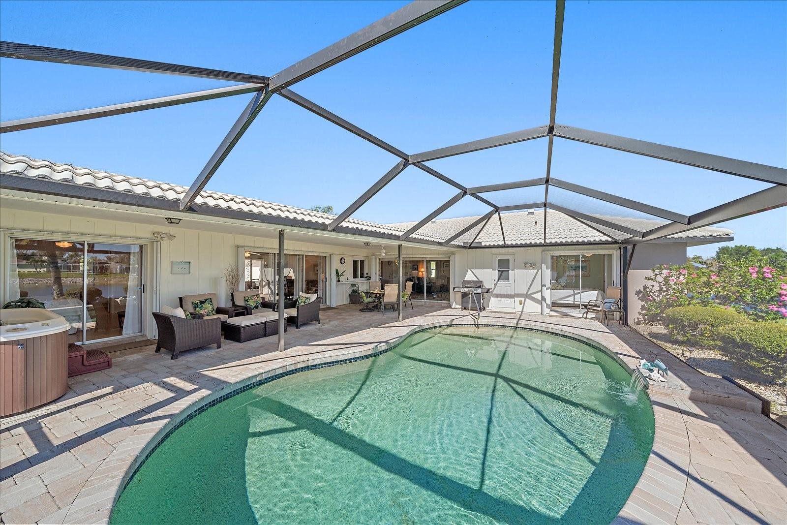 Listing photo id 41 for 1824 Raintree Lane