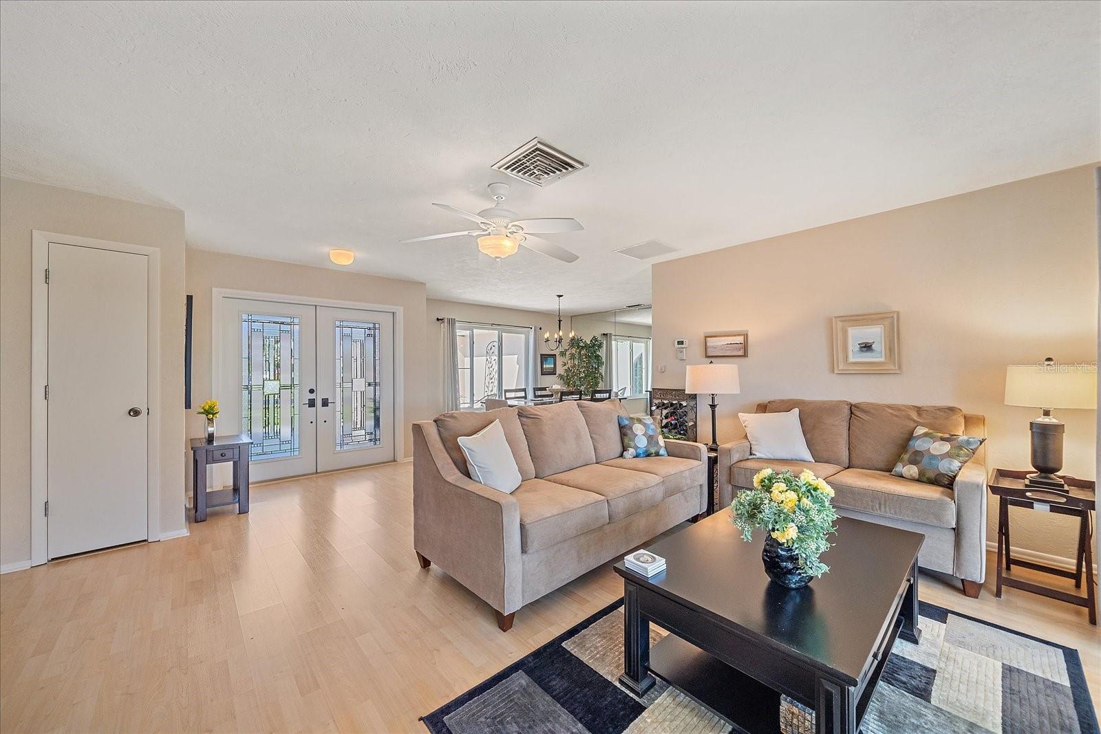 Listing photo id 6 for 1824 Raintree Lane