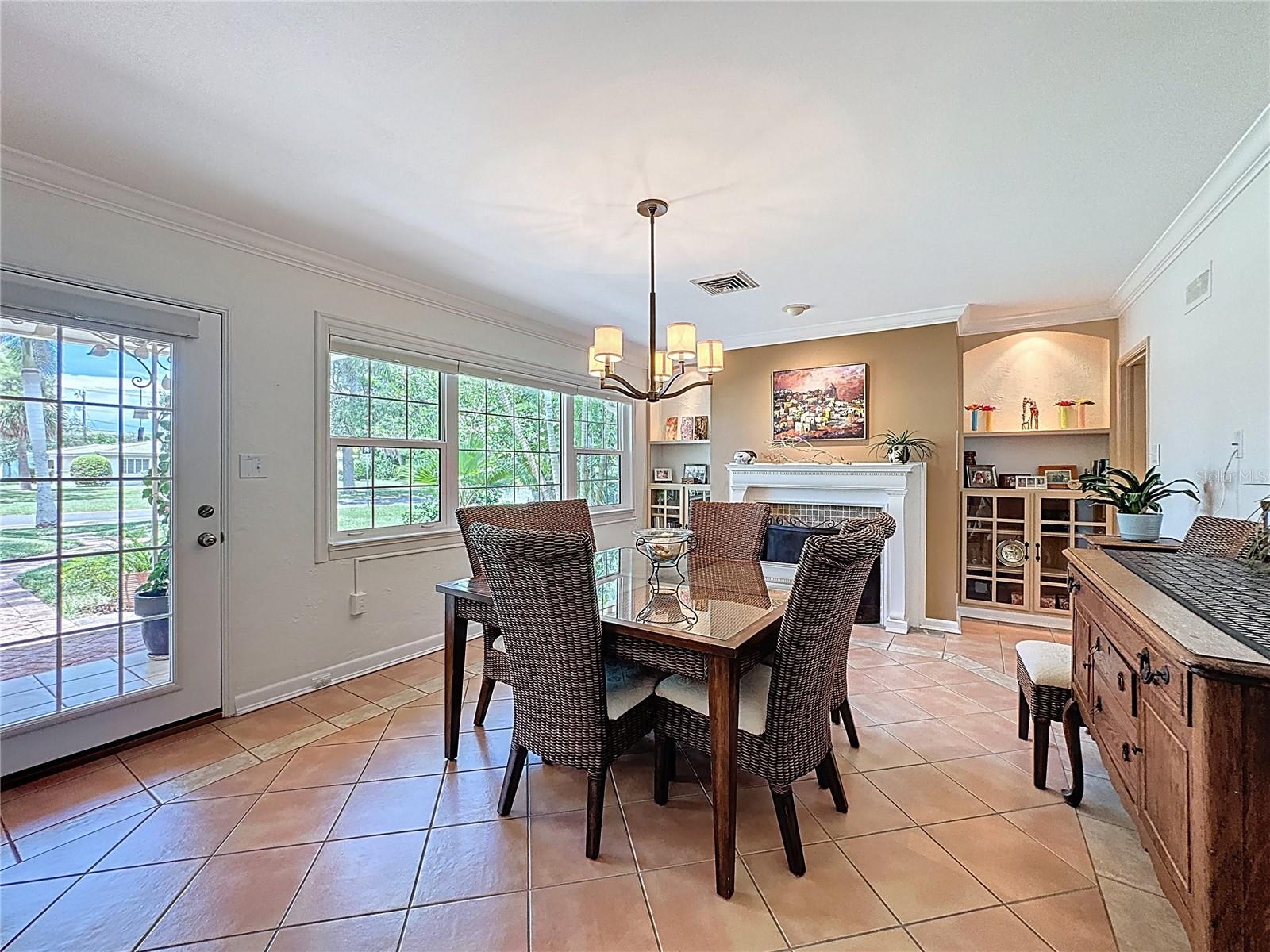 Image 14 of 48 For 337 Harbor Drive S