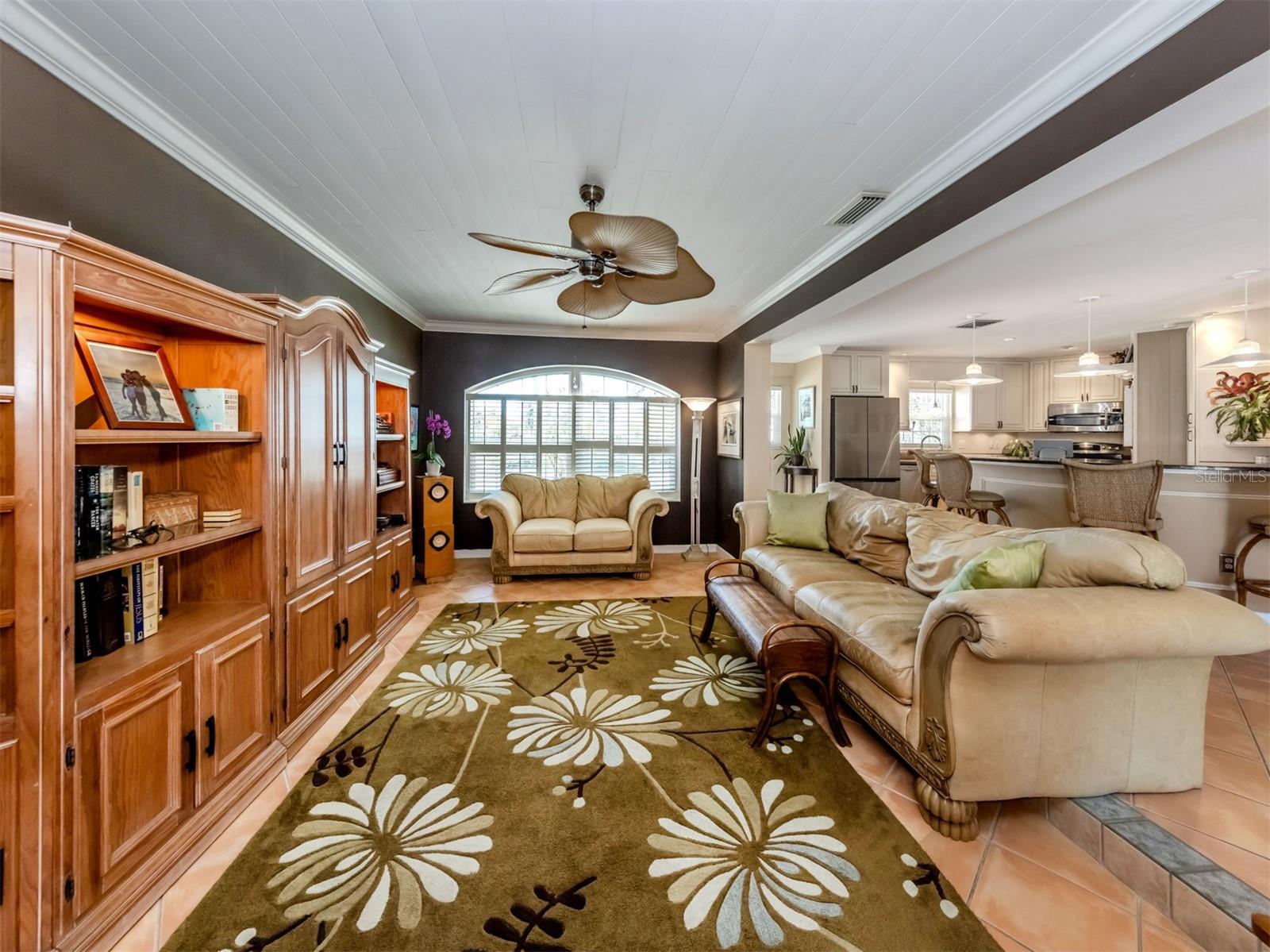 Image 17 of 48 For 337 Harbor Drive S