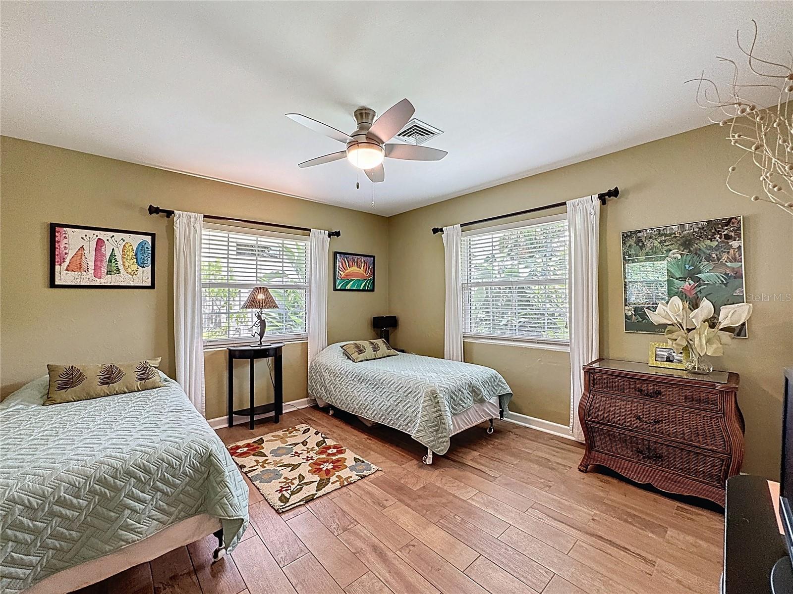 Image 20 of 48 For 337 Harbor Drive S