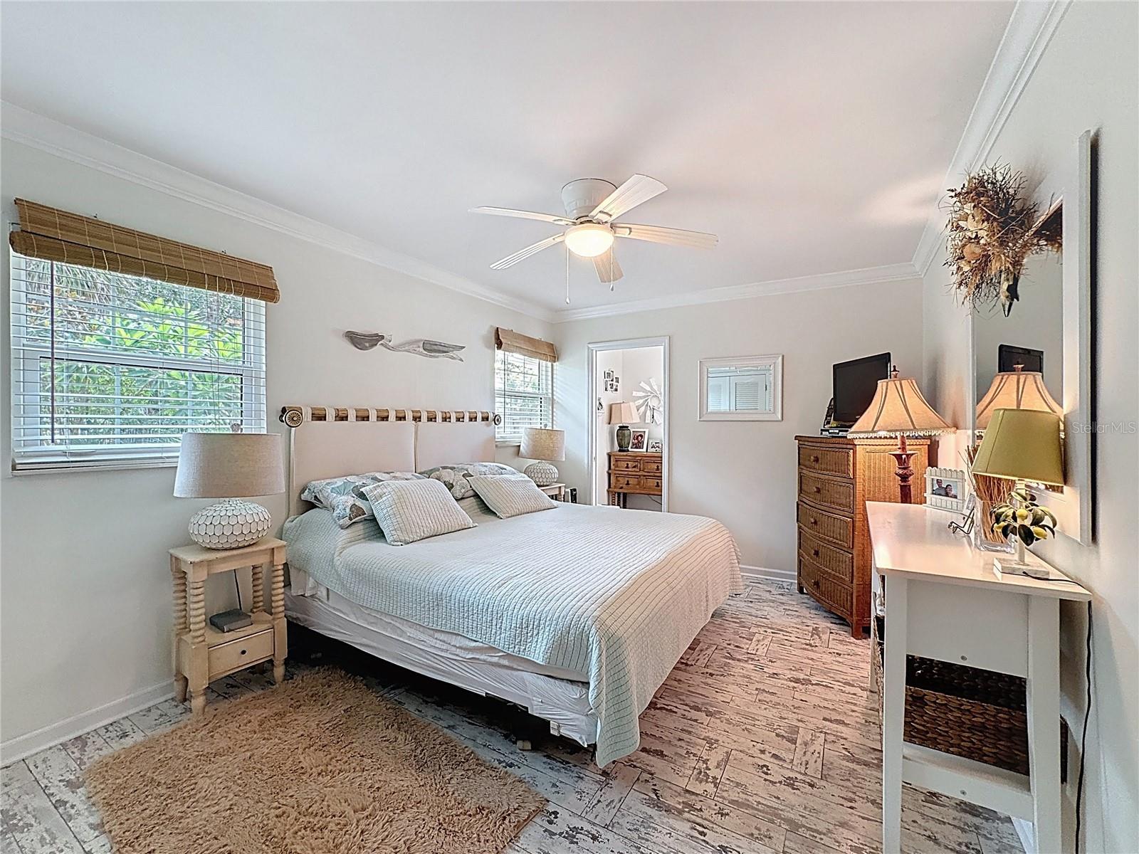 Image 21 of 48 For 337 Harbor Drive S